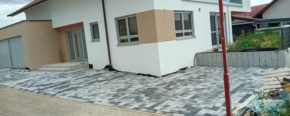 Natursteinmauer, Privatgarten in Brandenburg