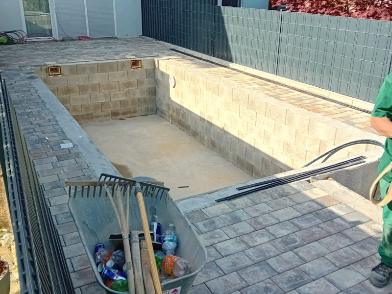 Terrassenbau in Reetz, 2023 – Pflastersteine in Fischgrätmuster